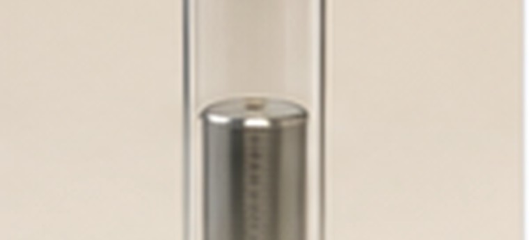 Sealed radioactive source capsule